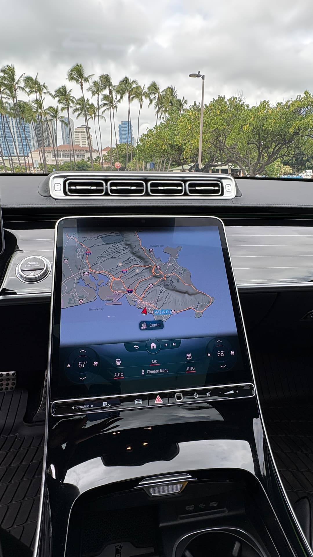 MERCEDES-BENZ S 580 — Center console navigation