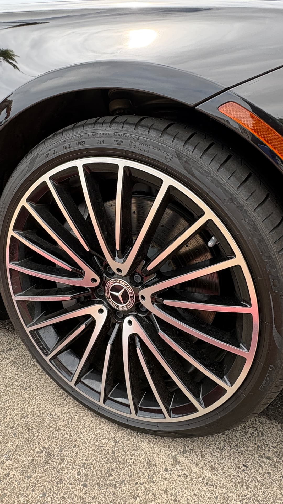 MERCEDES-BENZ S 580 — Multi-spoke alloy detail